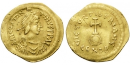 SB424 Tiberius II Constantine. Semissis. Constantinople