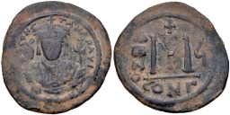 SB430var Tiberius II Constantine. Follis. Constantinople